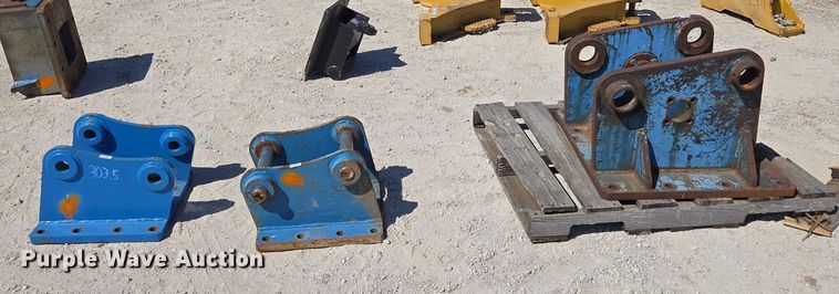 image for item EN2038 (3) excavator top mounts