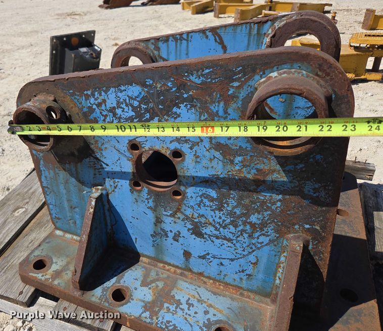 image for item EN2038 (3) excavator top mounts