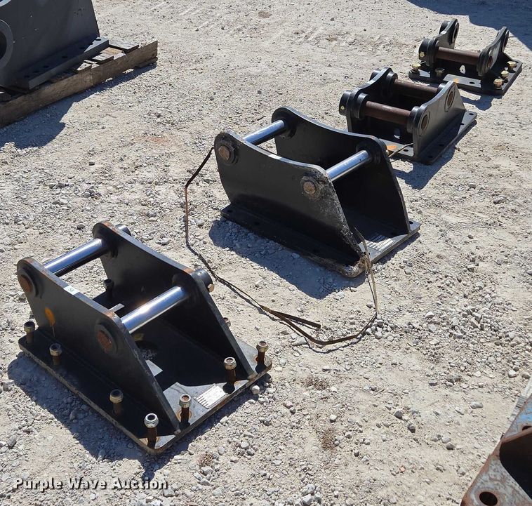 image for item EN2039 (4) B&D Fabricators excavator top mounts