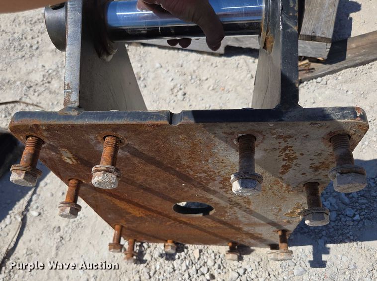 image for item EN2039 (4) B&D Fabricators excavator top mounts