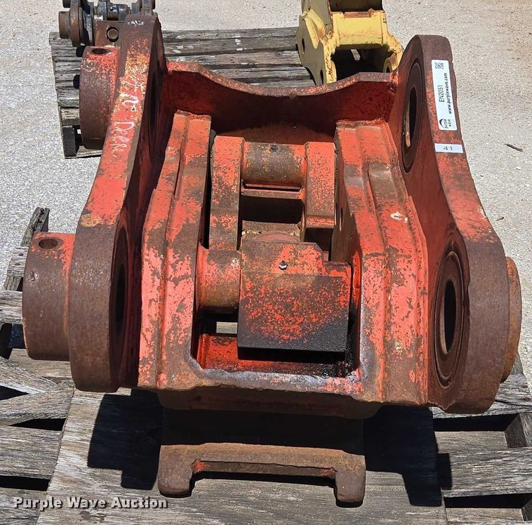 image for item EN2051 ESCO hydraulic quick coupler