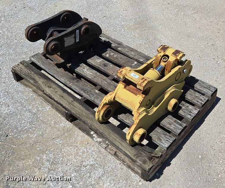 image for item EN2052 (2) excavator quick couplers