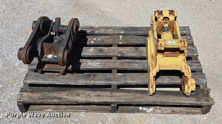 image for item EN2052 (2) excavator quick couplers