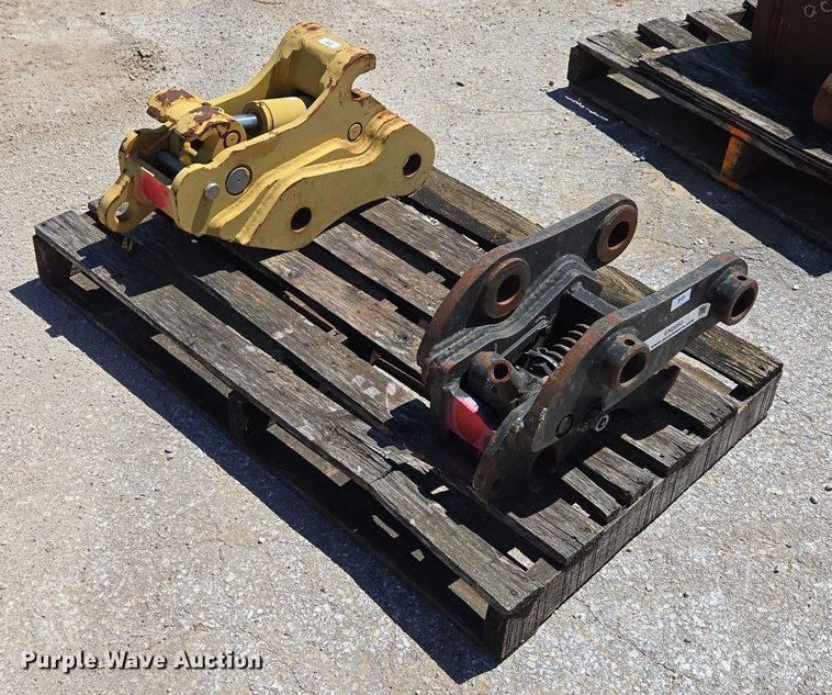 image for item EN2052 (2) excavator quick couplers