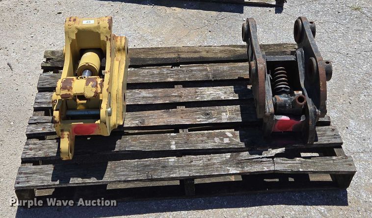 image for item EN2052 (2) excavator quick couplers