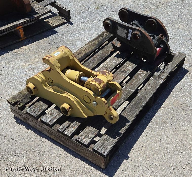 image for item EN2052 (2) excavator quick couplers