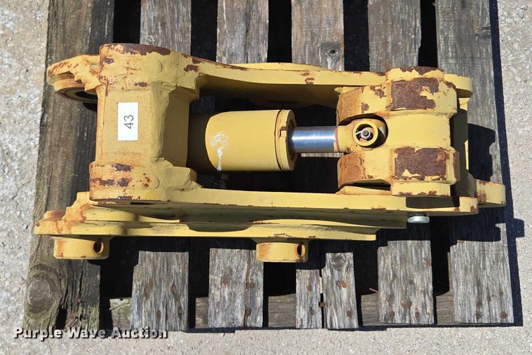 image for item EN2052 (2) excavator quick couplers