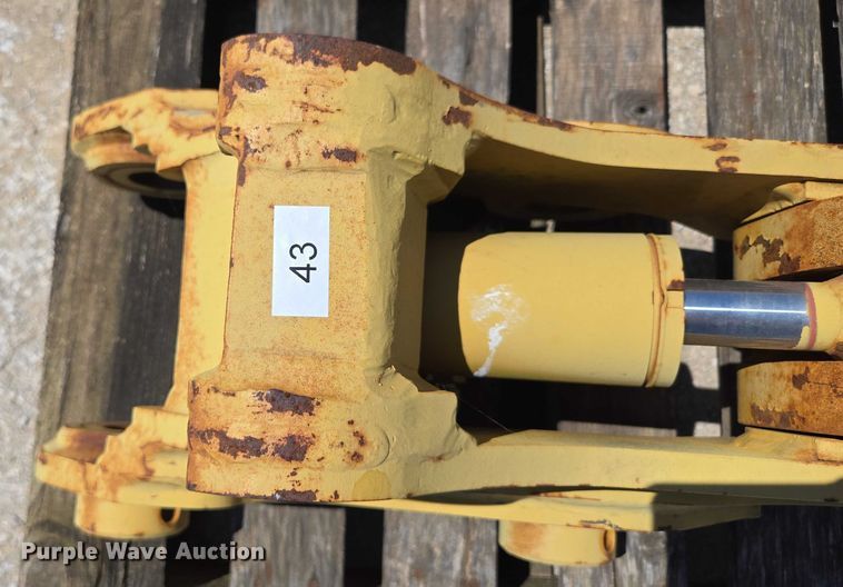 image for item EN2052 (2) excavator quick couplers