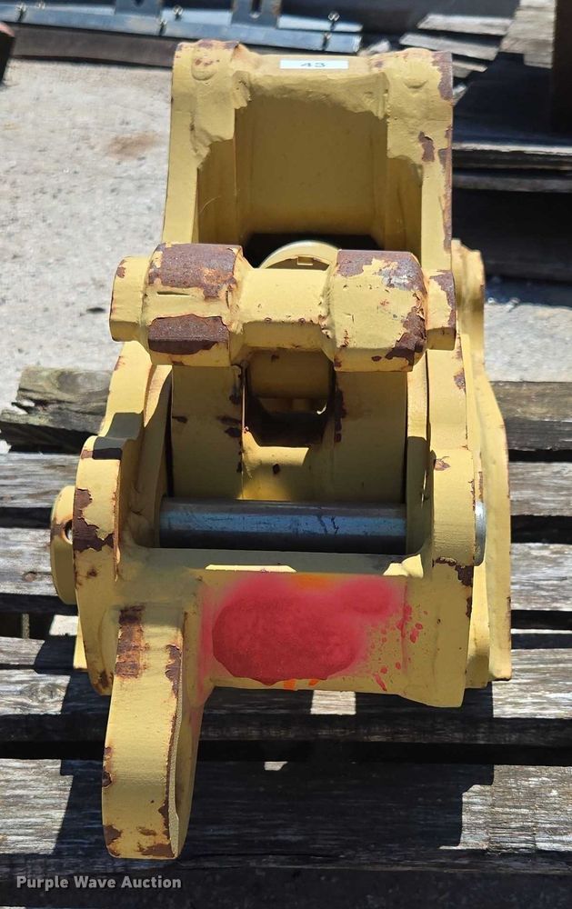 image for item EN2052 (2) excavator quick couplers