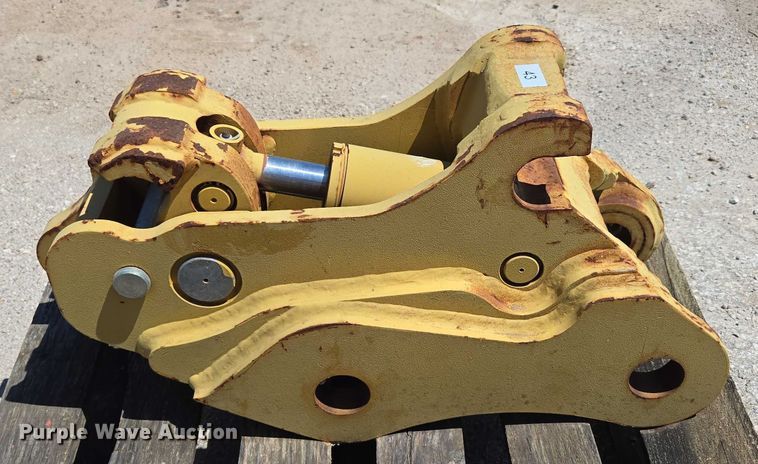 image for item EN2052 (2) excavator quick couplers