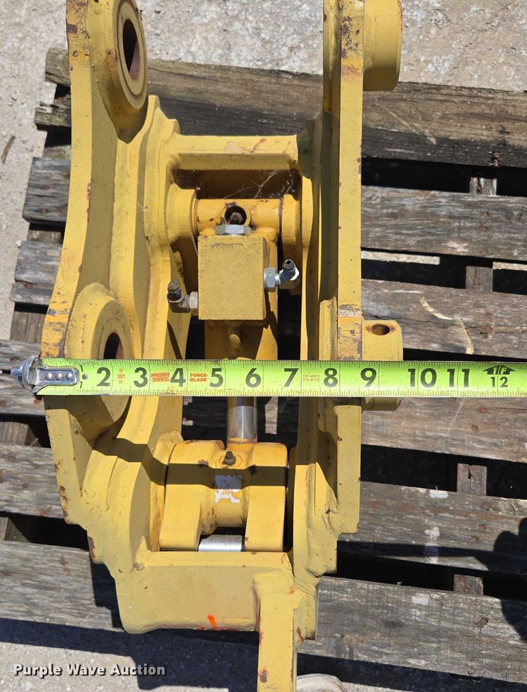 image for item EN2052 (2) excavator quick couplers