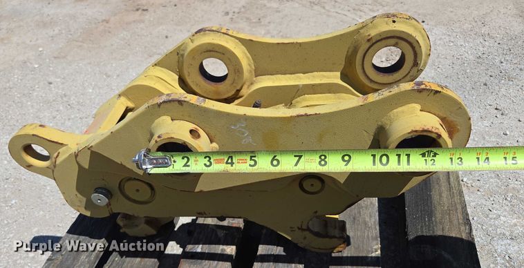 image for item EN2052 (2) excavator quick couplers