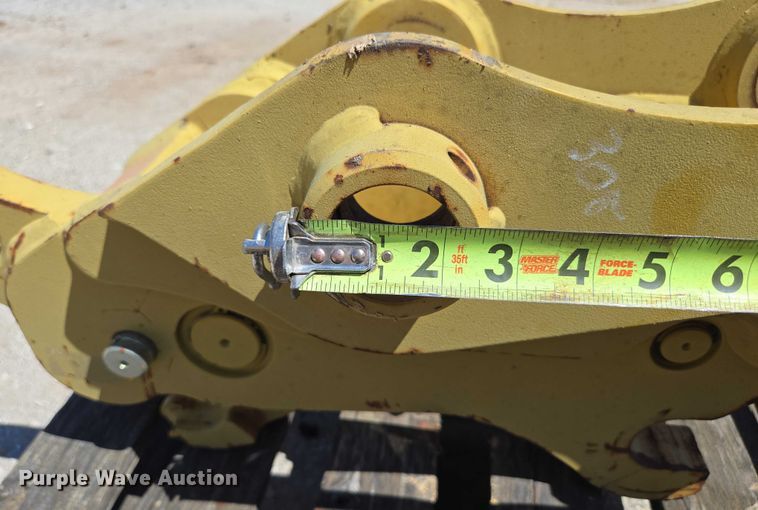 image for item EN2052 (2) excavator quick couplers