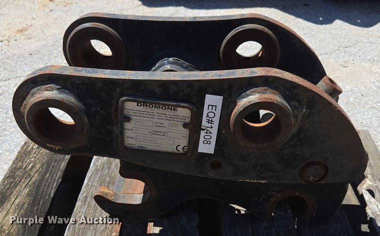 image for item EN2052 (2) excavator quick couplers