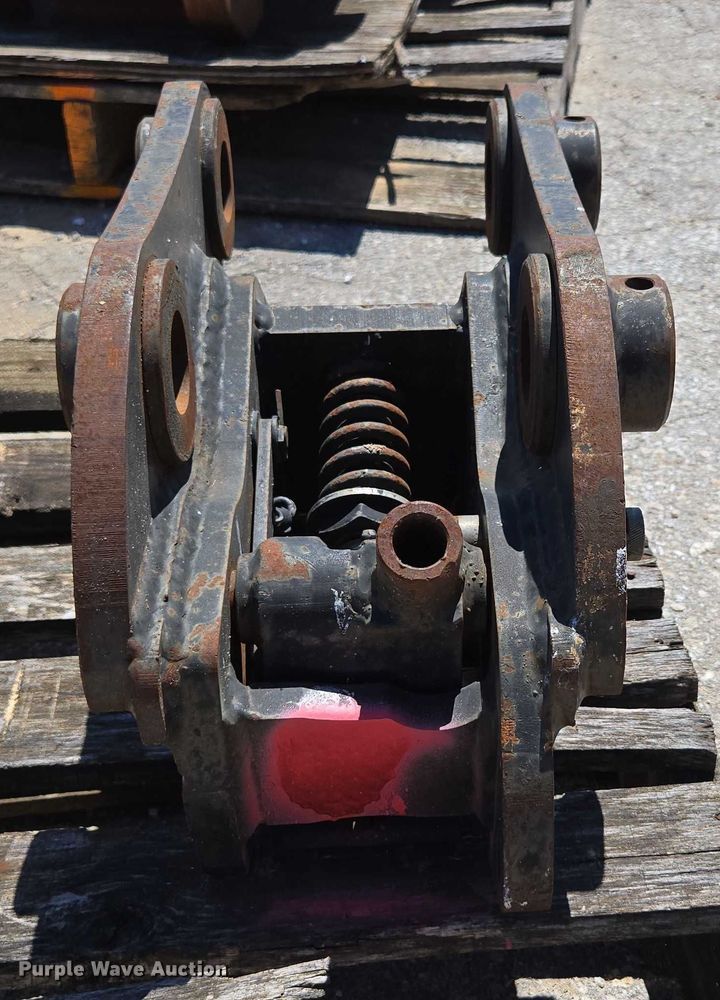 image for item EN2052 (2) excavator quick couplers