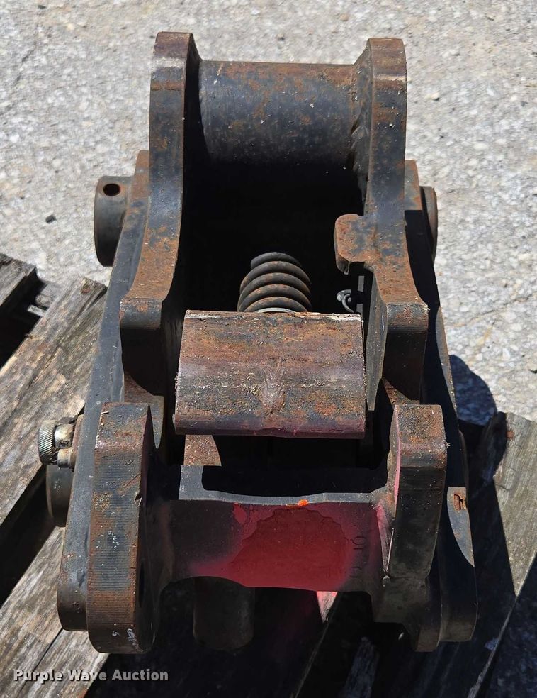 image for item EN2052 (2) excavator quick couplers