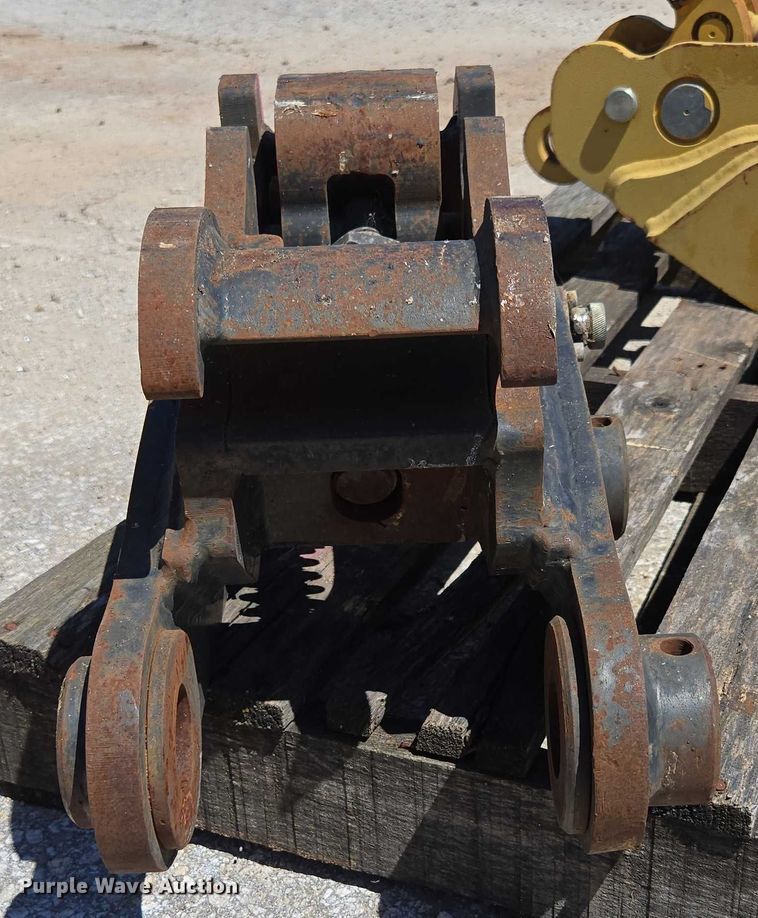 image for item EN2052 (2) excavator quick couplers