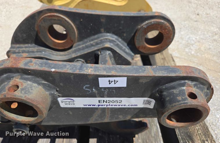 image for item EN2052 (2) excavator quick couplers