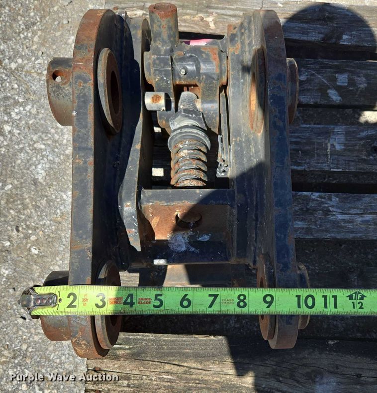 image for item EN2052 (2) excavator quick couplers