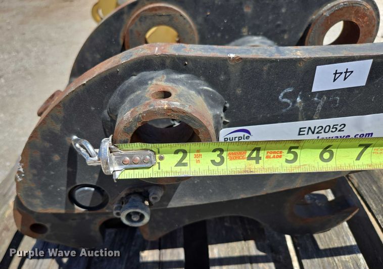 image for item EN2052 (2) excavator quick couplers