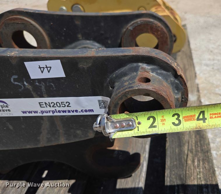 image for item EN2052 (2) excavator quick couplers