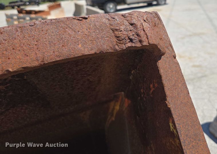 image for item EN2055 Caterpillar 256-0913 bucket