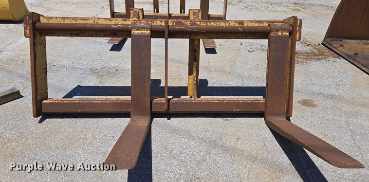 image for item EN2056 Caterpillar forks