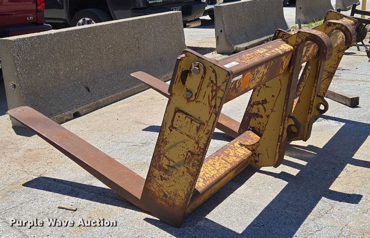 image for item EN2056 Caterpillar forks