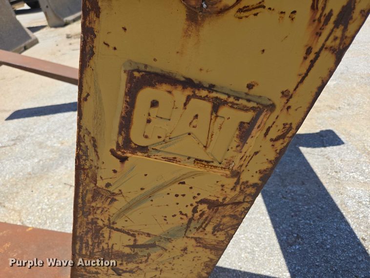 image for item EN2056 Caterpillar forks