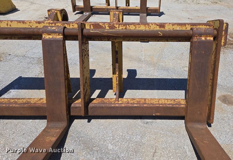 image for item EN2056 Caterpillar forks