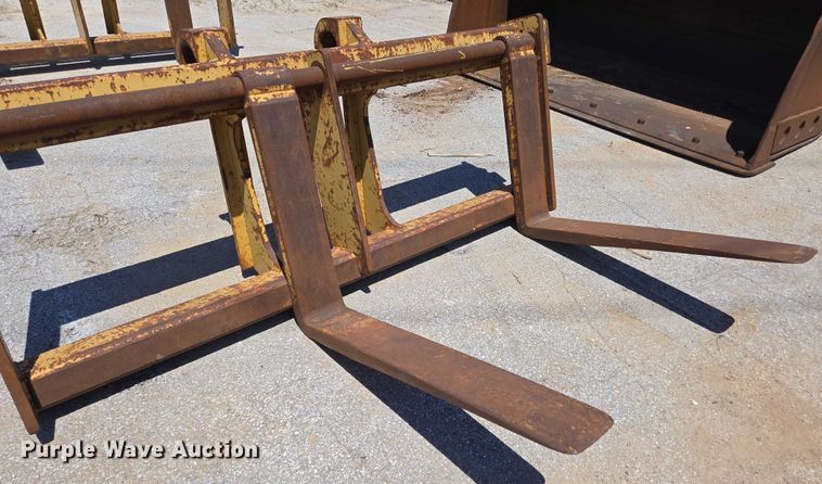 image for item EN2056 Caterpillar forks