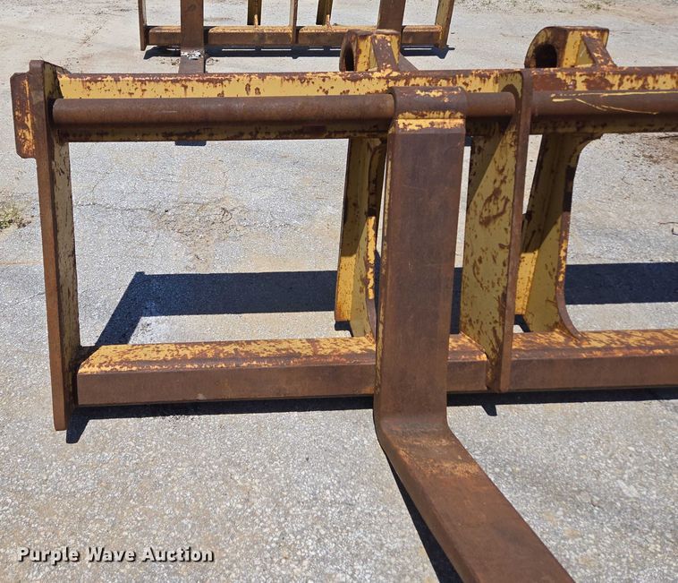 image for item EN2056 Caterpillar forks