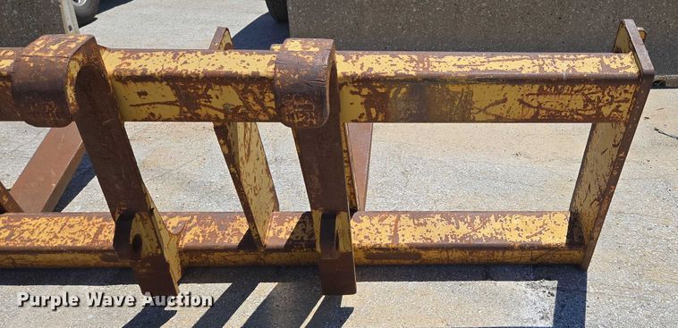 image for item EN2056 Caterpillar forks