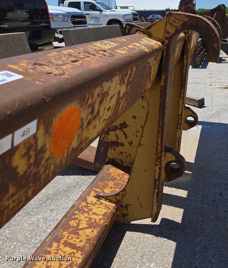 image for item EN2056 Caterpillar forks