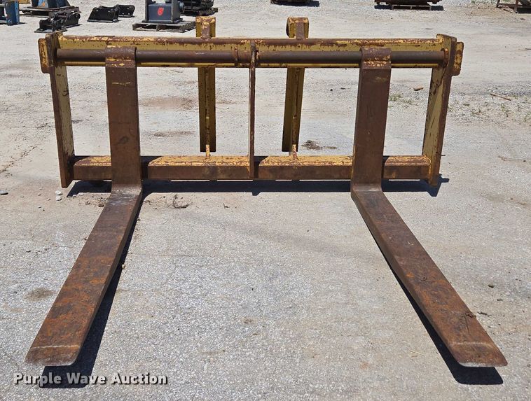 image for item EN2057 Caterpillar HO 844 C forks