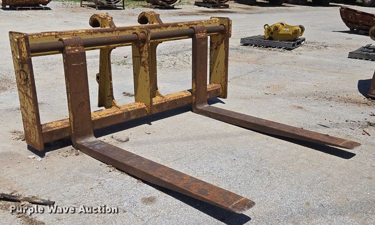 image for item EN2057 Caterpillar HO 844 C forks