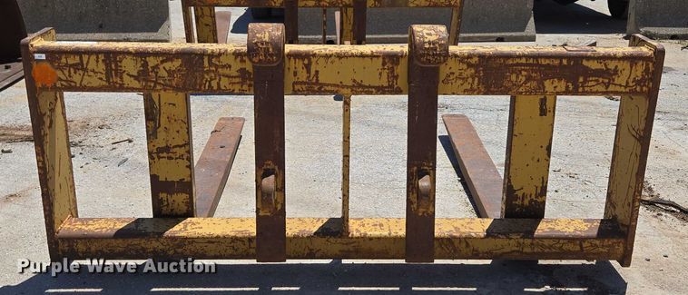 image for item EN2057 Caterpillar HO 844 C forks