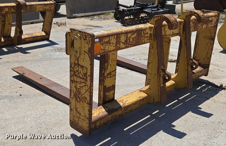 image for item EN2057 Caterpillar HO 844 C forks