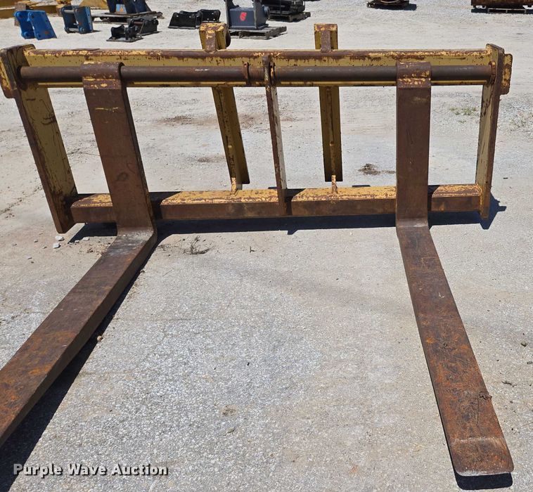 image for item EN2057 Caterpillar HO 844 C forks