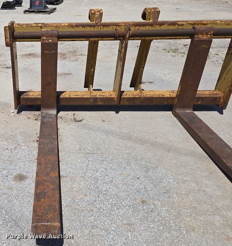 image for item EN2057 Caterpillar HO 844 C forks