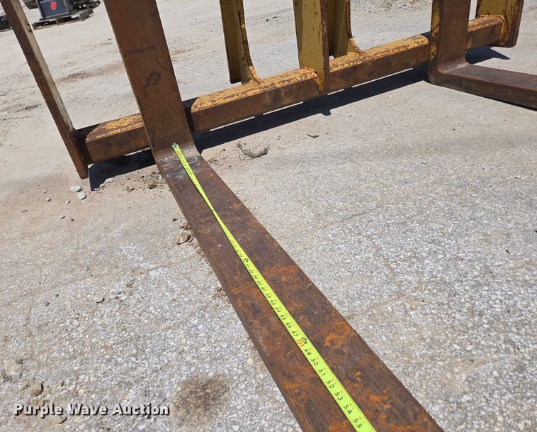 image for item EN2057 Caterpillar HO 844 C forks