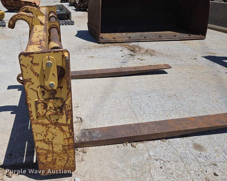 image for item EN2057 Caterpillar HO 844 C forks