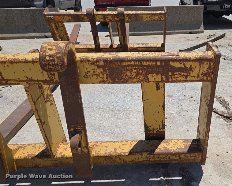 image for item EN2057 Caterpillar HO 844 C forks