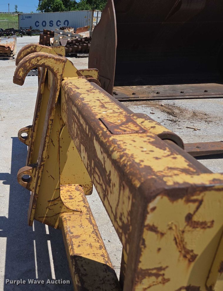 image for item EN2057 Caterpillar HO 844 C forks