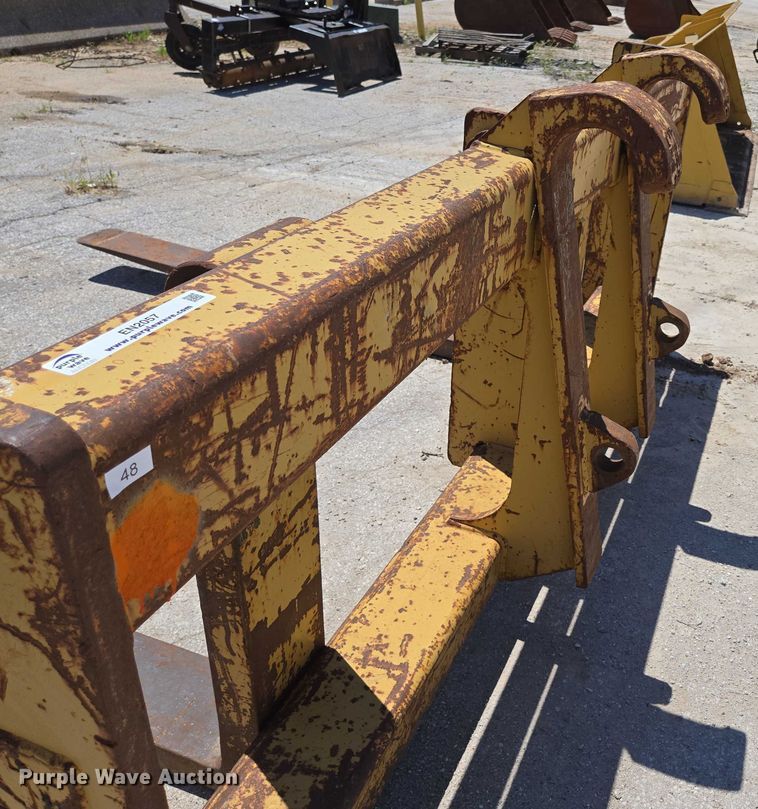 image for item EN2057 Caterpillar HO 844 C forks