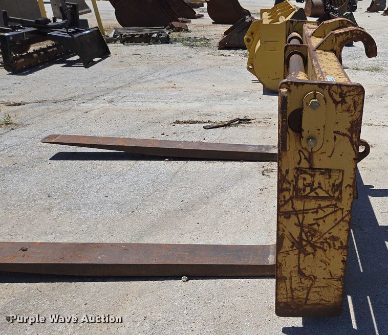 image for item EN2057 Caterpillar HO 844 C forks