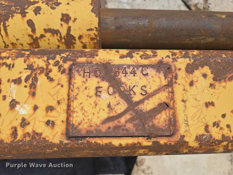 image for item EN2057 Caterpillar HO 844 C forks