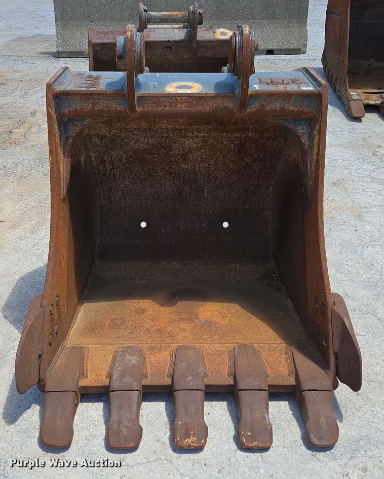image for item EN2064 (2) excavator buckets