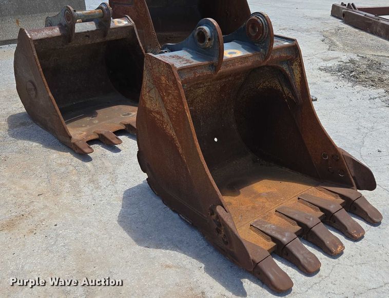 image for item EN2064 (2) excavator buckets