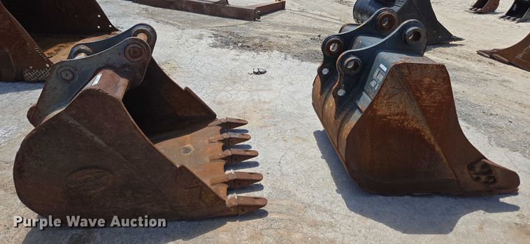 image for item EN2064 (2) excavator buckets